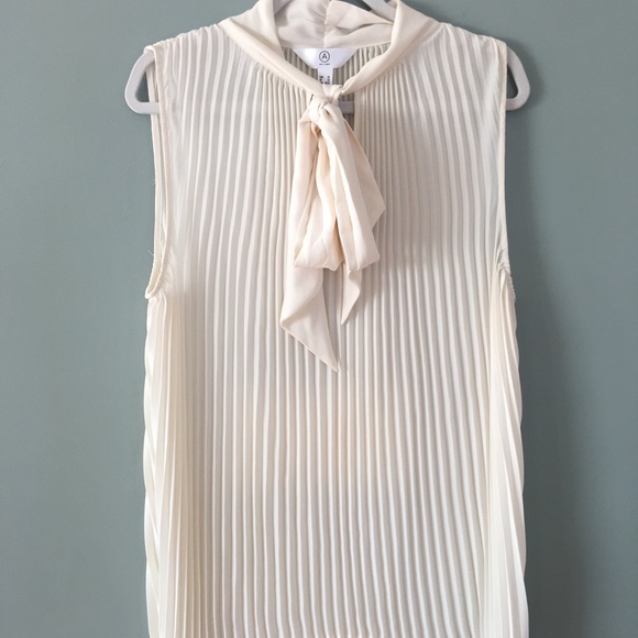 Pleated Sleeveless Top - Picture 2 of 5